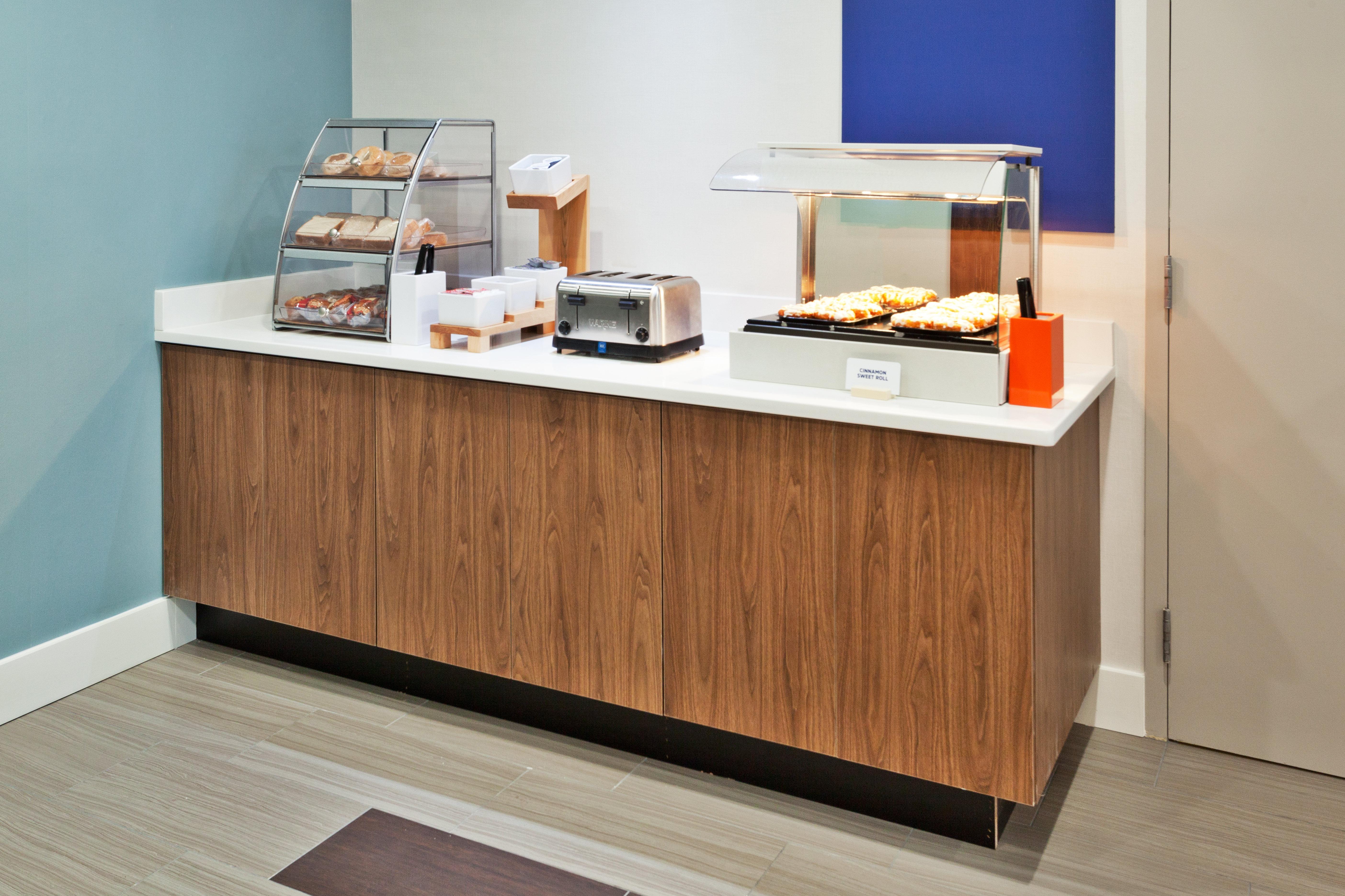 Holiday Inn Express Rome-East By Ihg Bagian luar foto